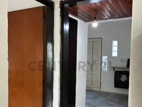 Casa 9 ambientes con 4 baños
