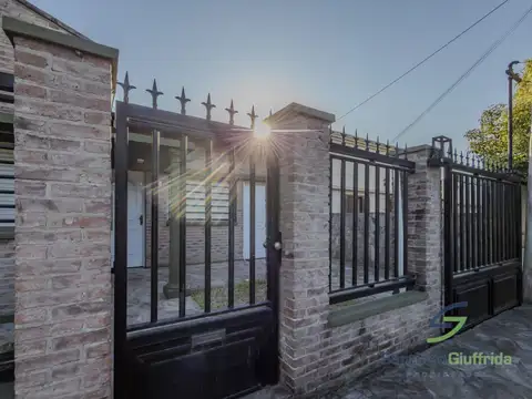 Casa 3 ambientes con 2 baños