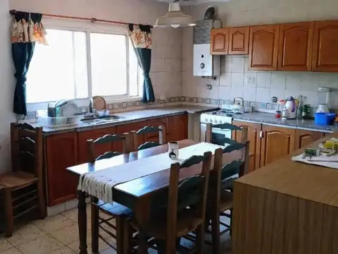 Casa en venta, amplia, 3 dormitorios, 117m2.-