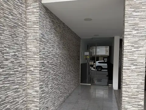 Llerena 2500, Piso 1