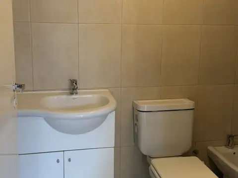 Llerena 2500, Piso 1