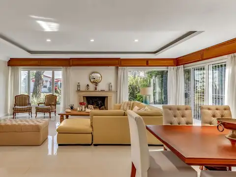 Casa en Venta en Playa Mansa, USD 1.190.000