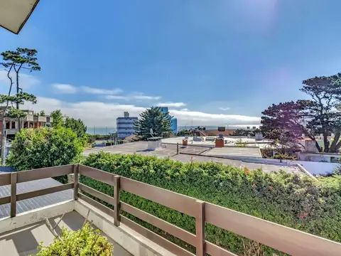 CASA RECICLADA VENTA PLAYA MANSA A PASOS DEL MAR