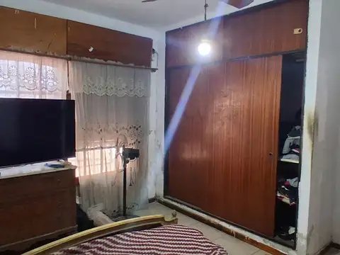 Venta CASA 4 AMB a  mts  de Olavarria  Sobre Calle medina 2600