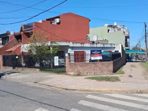 Venta CASA 4 AMB a  mts  de Olavarria  Sobre Calle medina 2600