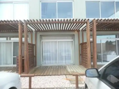 Montevideo esq. Sarandí (La barra Manantiales).