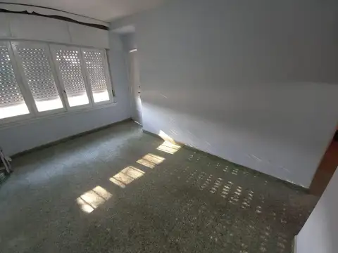 Casa 8 ambientes con 3 baños