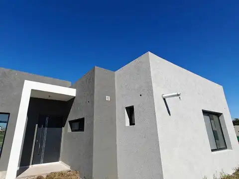 Casa en Venta en Pilar Del Este - Santa Elisa, USD 155.000