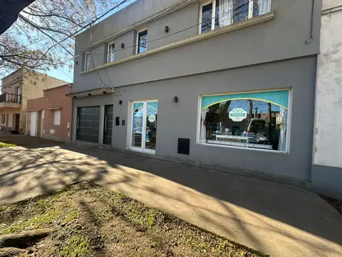 Casa con Local en Venta Madariaga
