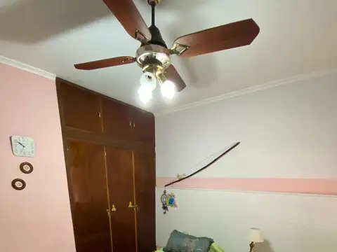 Casa 7 ambientes con 2 baños