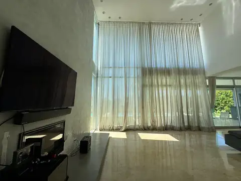 Casa 5 ambientes con 5 baños