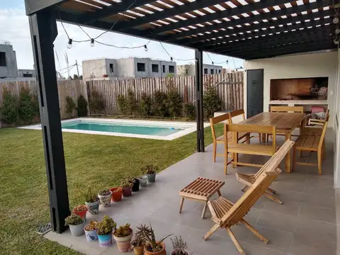 Casa 5 ambientes con 2 baños