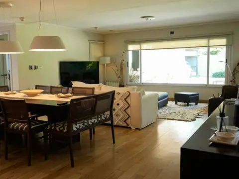 Casa en Venta con 5 cocheras