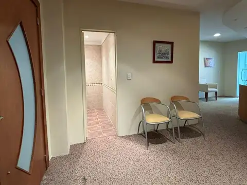 Oficina 5 ambientes con 1 baño