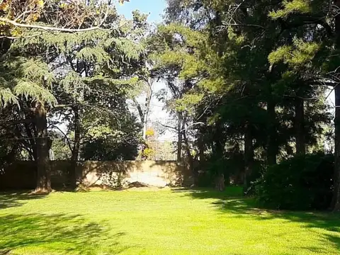 Casa en Alquiler con 1 cochera