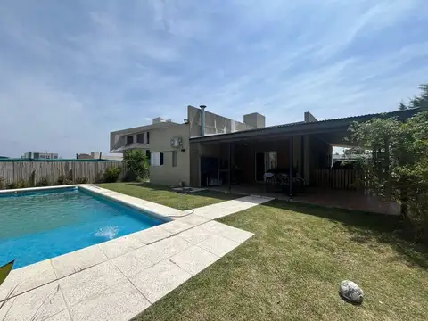 CASA CON PILETA ALQUILER CANNING BARRIO CERRADO