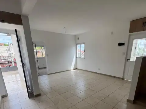 Depto Tipo Casa en Alquiler con 1 cocheras
