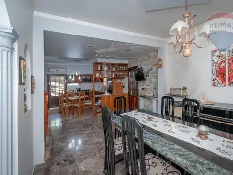 CASA 3 DORMITORIOS EN VENTA LA PLATA CON PILETA