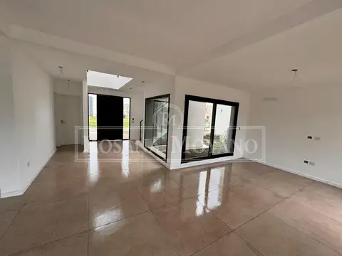 Casa 5 ambientes con 3 baños