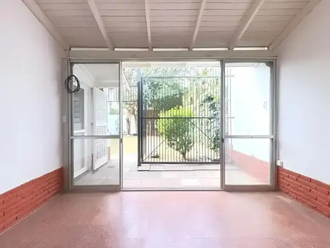 CASA CHALET   Barrio  Parque Cornelio Saavedra 5 ambientes Garage Parque Jardín