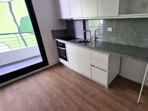 Defensa 1600, Piso 4