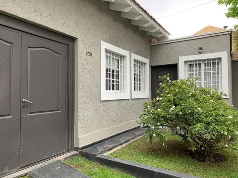 Casa en Venta con 2 cocheras