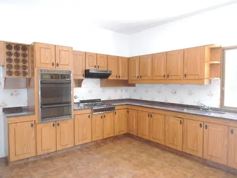 Casa 6 ambientes con 3 baños