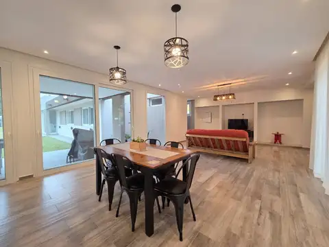 Casa en Venta en Miralagos, USD 329.999