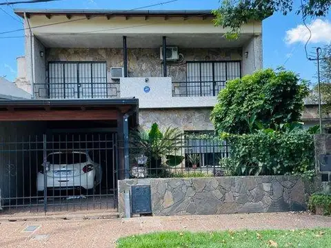 VENTA CASA DE TRES DORMITORIOS FLORIDA RIO CON PILETA