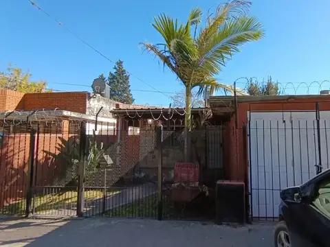 VENTA CASA 3 AMB C/QUINCHO + DPTO 2 AMB .LIBERTAD