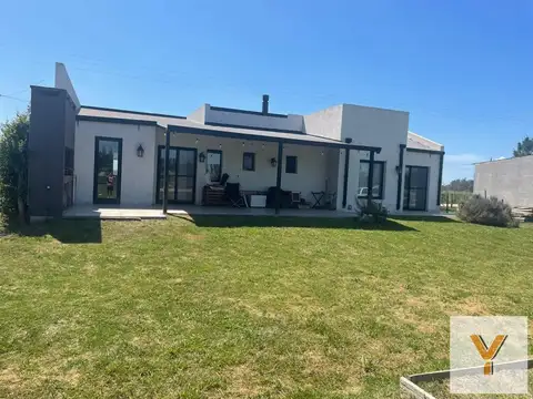 Casa en venta - 3 Dormitorios 2 Baños - Cochera - 160mts2 - San Miguel del Monte