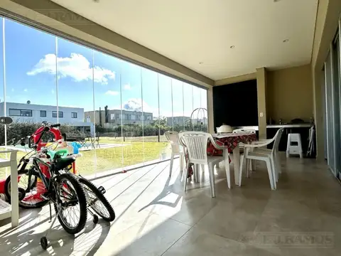 Casa en venta en el Barrio Vistas, Puertos / Escobar