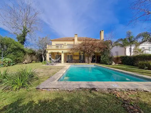 Casa en venta en Country Abril