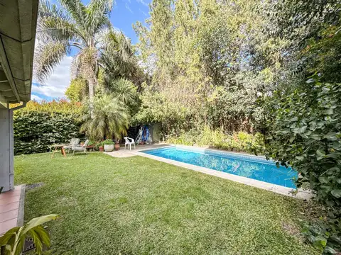 Casa en Venta con 2 cocheras