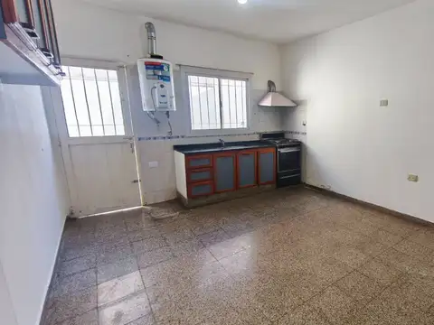 ALQUILER DEPARTAMENTO CON PATIO TALLERES