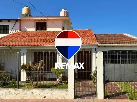 CASA 4 DORMITORIOS VENTA B° INTERSINDICAL ZONA SUR