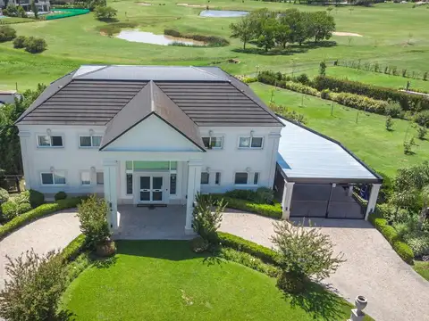 Casa 8 ambientes con 5 baños