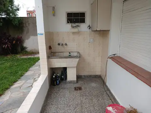 Casa en Alquiler con 1 cochera