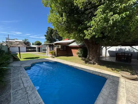 VENTA CASA CON PILETA EN VENTA - GARÍN CENTRO