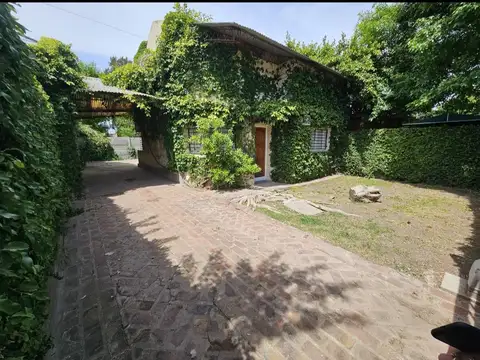 Casa de 3 dormitorios con gge pasante y fondo -