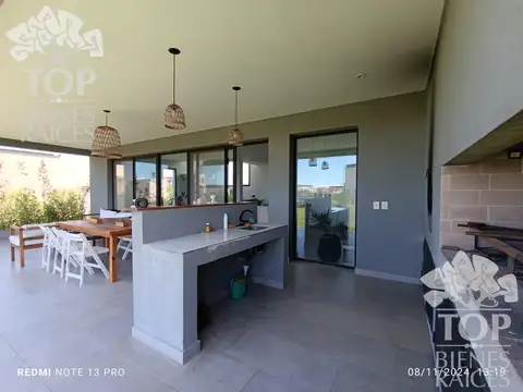 Casa 6 ambientes con 2 baños