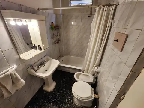 Depto Tipo Casa en Venta en Flores, USD 87.000