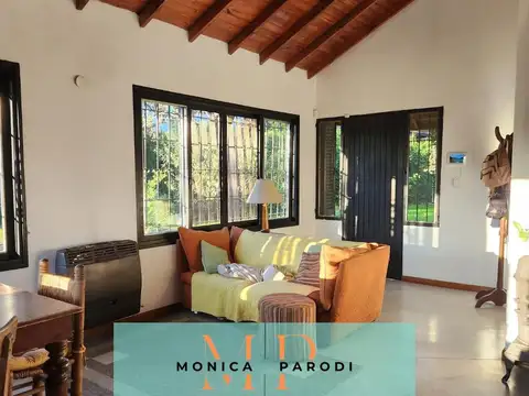 Casa 6 ambientes con 2 baños