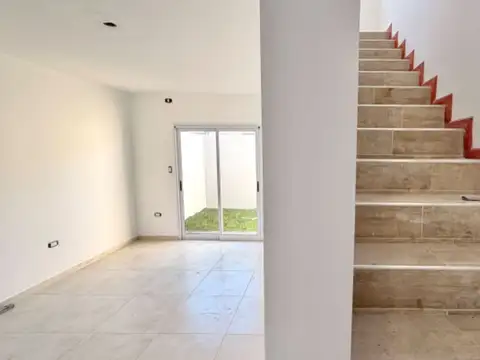 Casa 2 ambientes con 1 baño