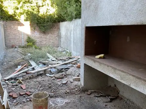 Casa 4 ambientes con 2 baños