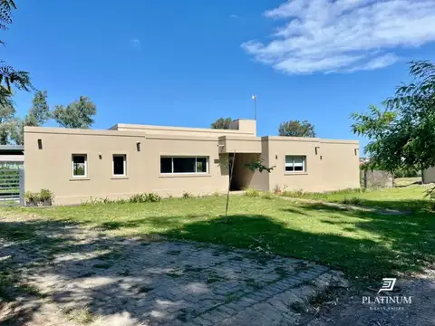 Casa en venta c/ cochera en Praderas de San Lorenzo