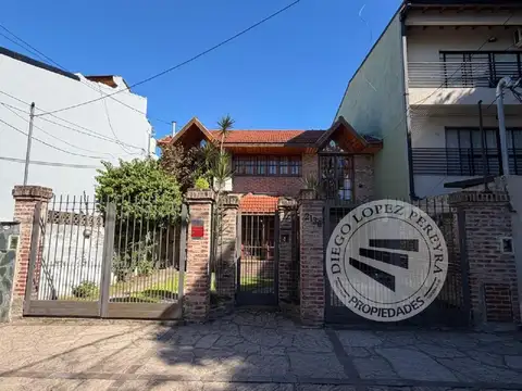 Gran Chalet 4 dormitorios con jardin y pileta