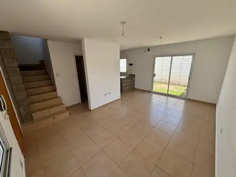 Casa en Alquiler con 1 cochera