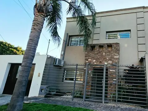 CASA DE 5 AMBIENTES CON PARQUE