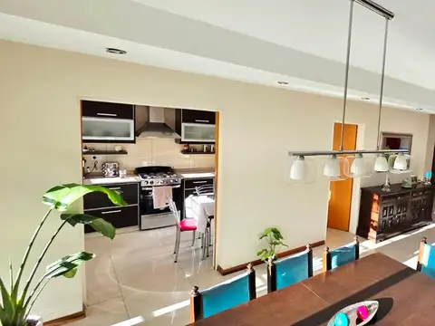 Casa 5 ambientes con 3 baños